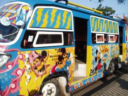 Persewaan Mobil Kota Medan on Bus Umum Di Padang Tidak Kalah Dengan  Adiknya
